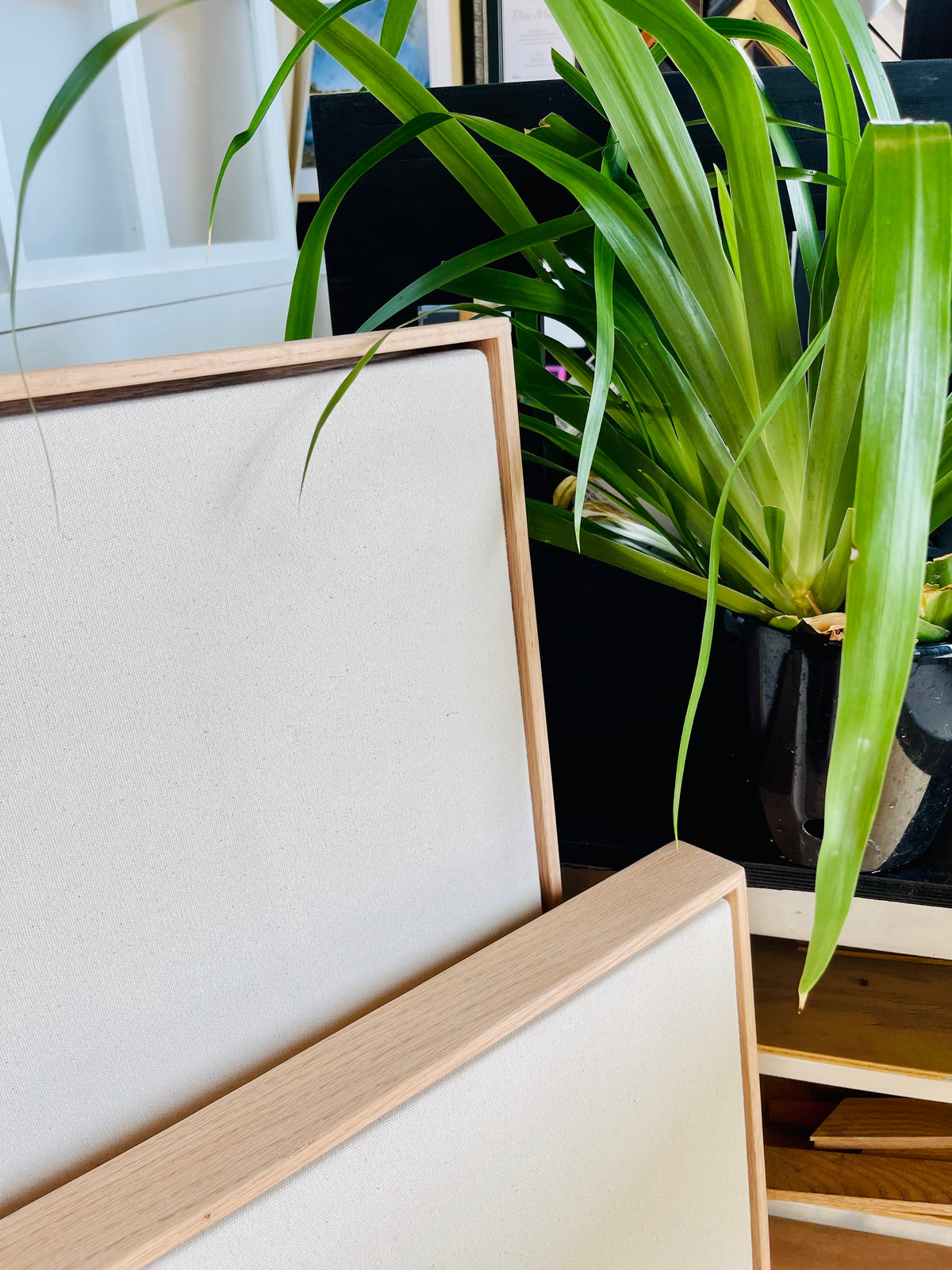 Artist Canvas + Oak Floating Frame